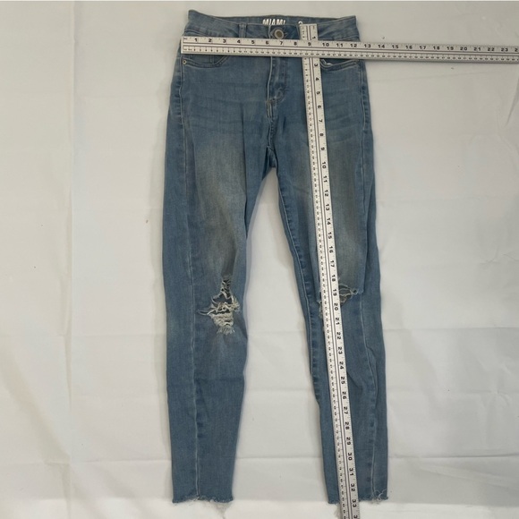 👖 Garage Light Wash Distressed Skinny Jeans – Size 3 👖 - Picture 8 of 8